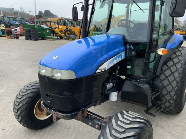 New Holland TD5010 Tractor (ST22200)