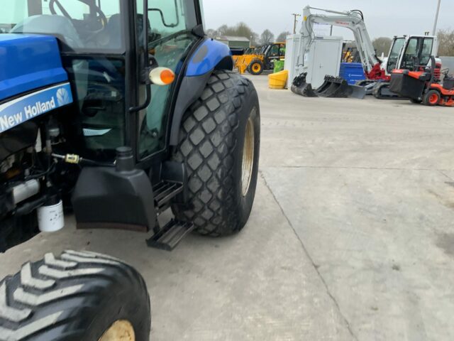 New Holland TD5010 Tractor (ST22200)