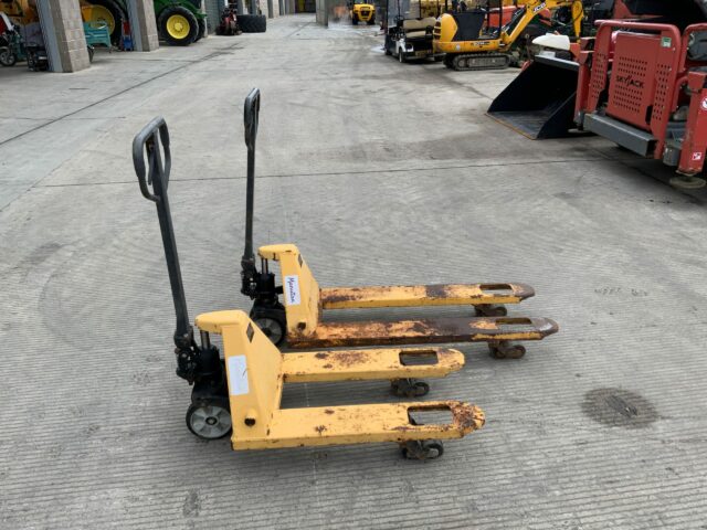 Manutan 2000kg Pallet Trucks