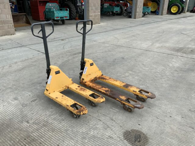 Manutan 2000kg Pallet Trucks