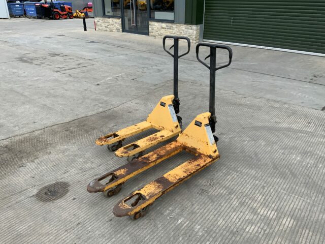 Manutan 2000kg Pallet Trucks