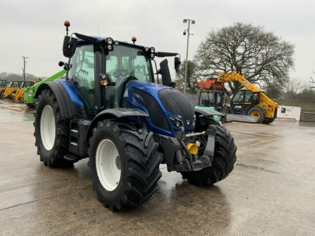 Valtra N174 Active Tractor (ST22241)