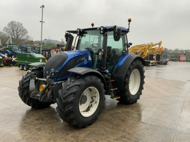 Valtra N174 Active Tractor (ST22241)