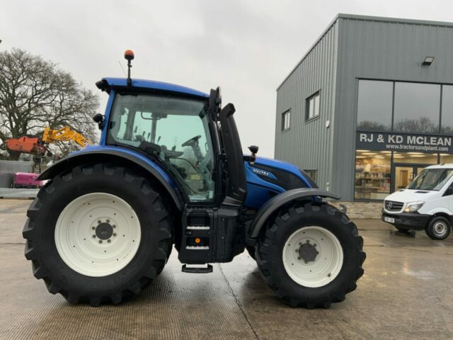 Valtra N174 Active Tractor (ST22241)