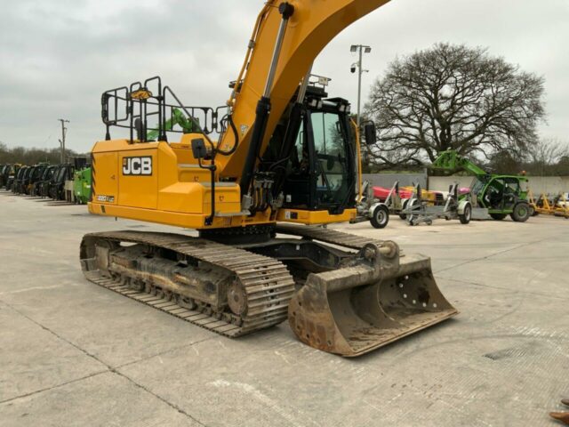 JCB 220X LC Digger (ST21870)