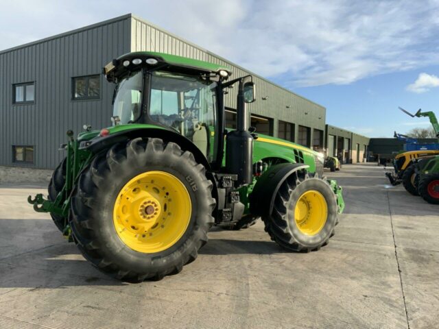 John Deere 8270R Tractor (ST21773)