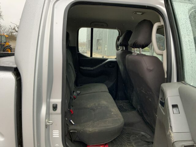 Nissan Navara Double Cab Pick Up (ST22210)