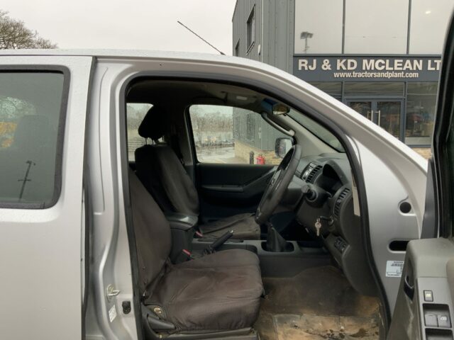 Nissan Navara Double Cab Pick Up (ST22210)