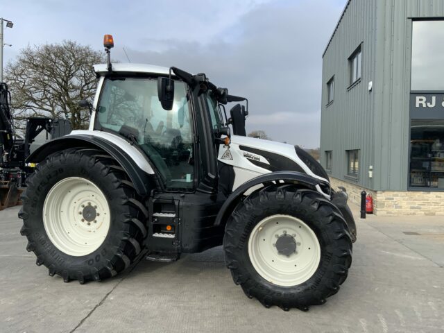 Valtra N154 Active Tractor (ST22245)