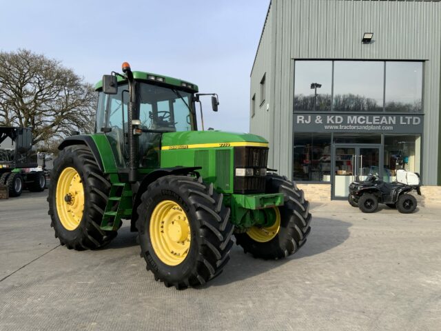 John Deere 7710 Tractor (ST20617)