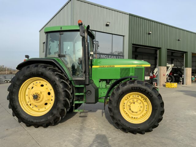 John Deere 7710 Tractor (ST20617)