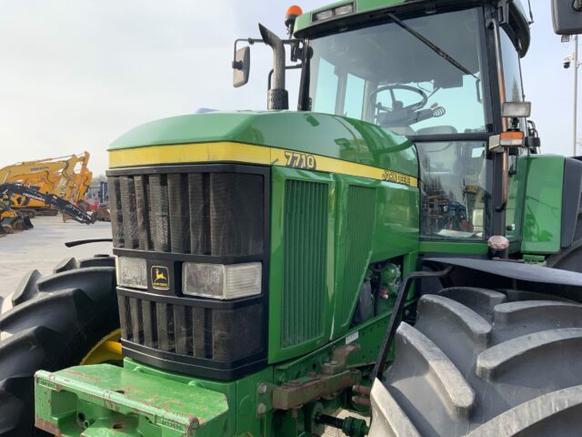 John Deere 7710 Tractor (ST20617)