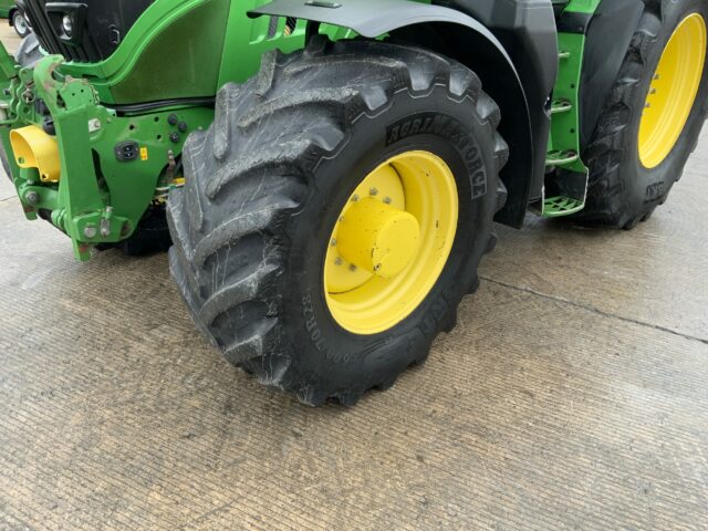 John Deere 6215R Tractor (ST22423)