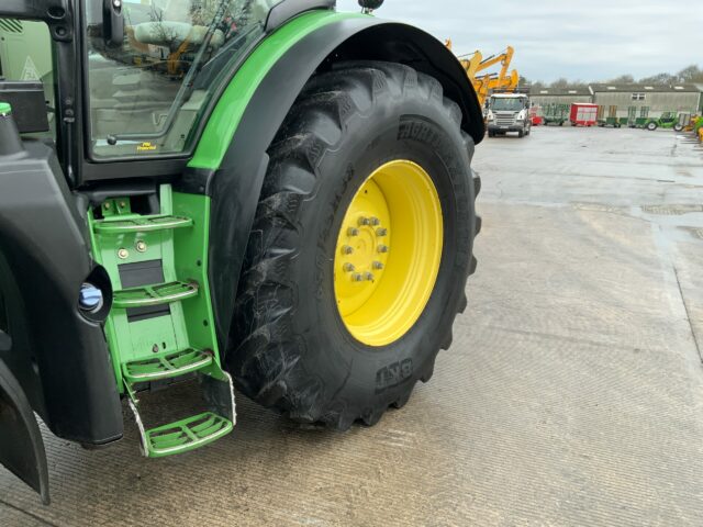 John Deere 6215R Tractor (ST22423)