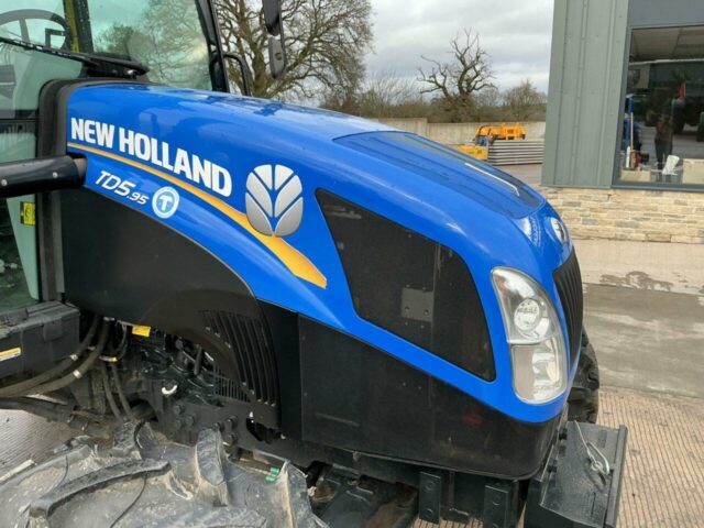 New Holland TD5.95 Tractor (ST21797)