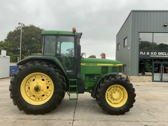 John Deere 7710 Tractor (ST20617)