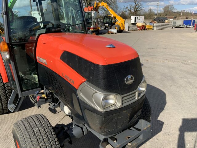 Kubota L2501 Compact Tractor (ST21204)