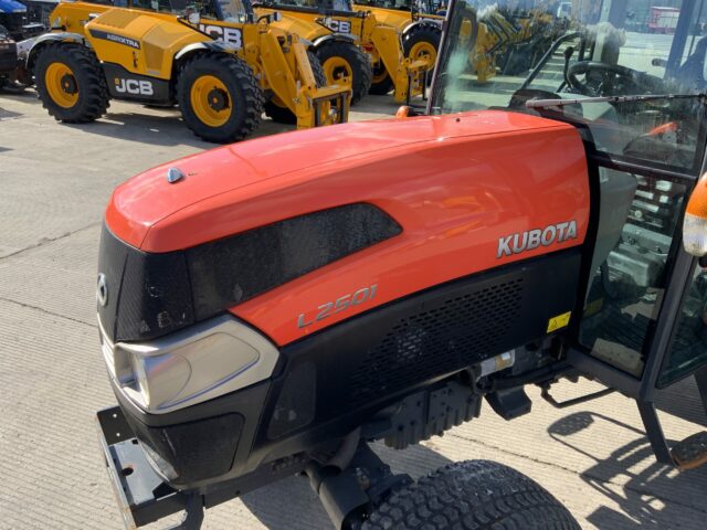 Kubota L2501 Compact Tractor (ST21204)