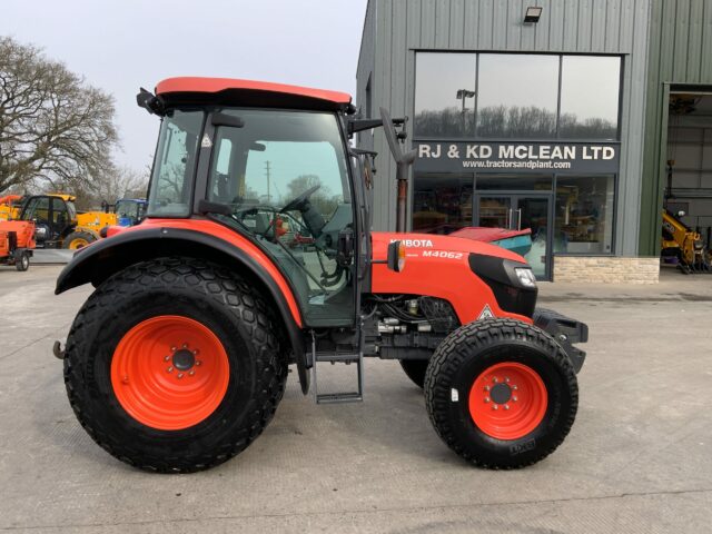 Kubota M4062 Hydraulic Shuttle tractor (ST22271)