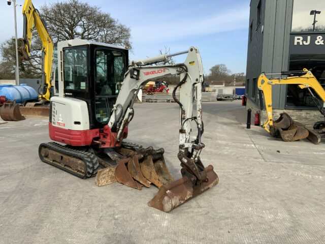 Takeuchi TB23R Digger (ST22406)