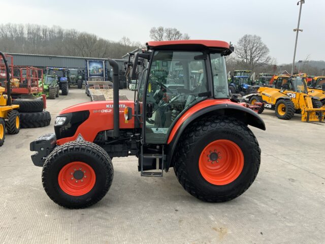 Kubota M4062 Hydraulic Shuttle tractor (ST22271)