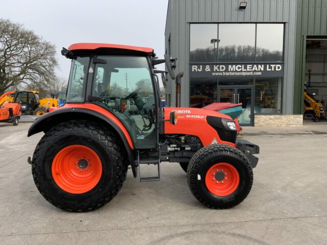 Kubota M4062 Hydraulic Shuttle tractor (ST22271)