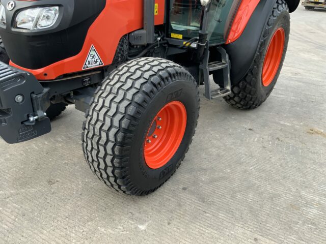 Kubota M4062 Hydraulic Shuttle tractor (ST22271)